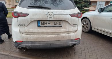 Ieškomi liudininkai: Kelmėje apgadintas automobilis Ieškomi liudininkai: Kelmėje apgadintas automobilis