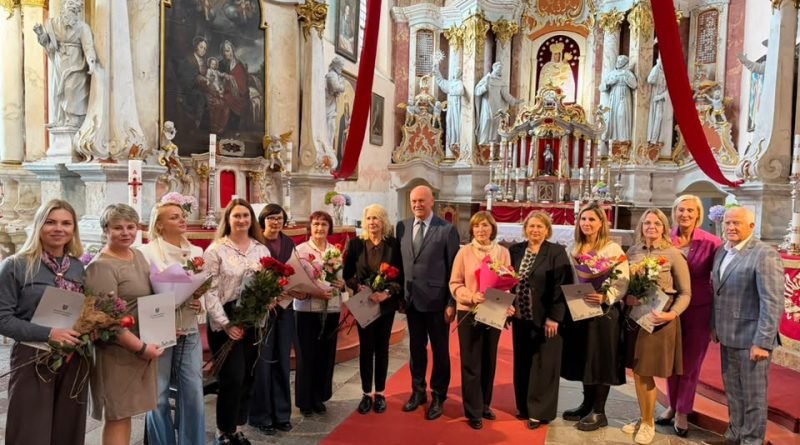 Pagerbti Kelmės rajono socialinės srities darbuotojai Pagerbti Kelmės rajono socialinės srities darbuotojai